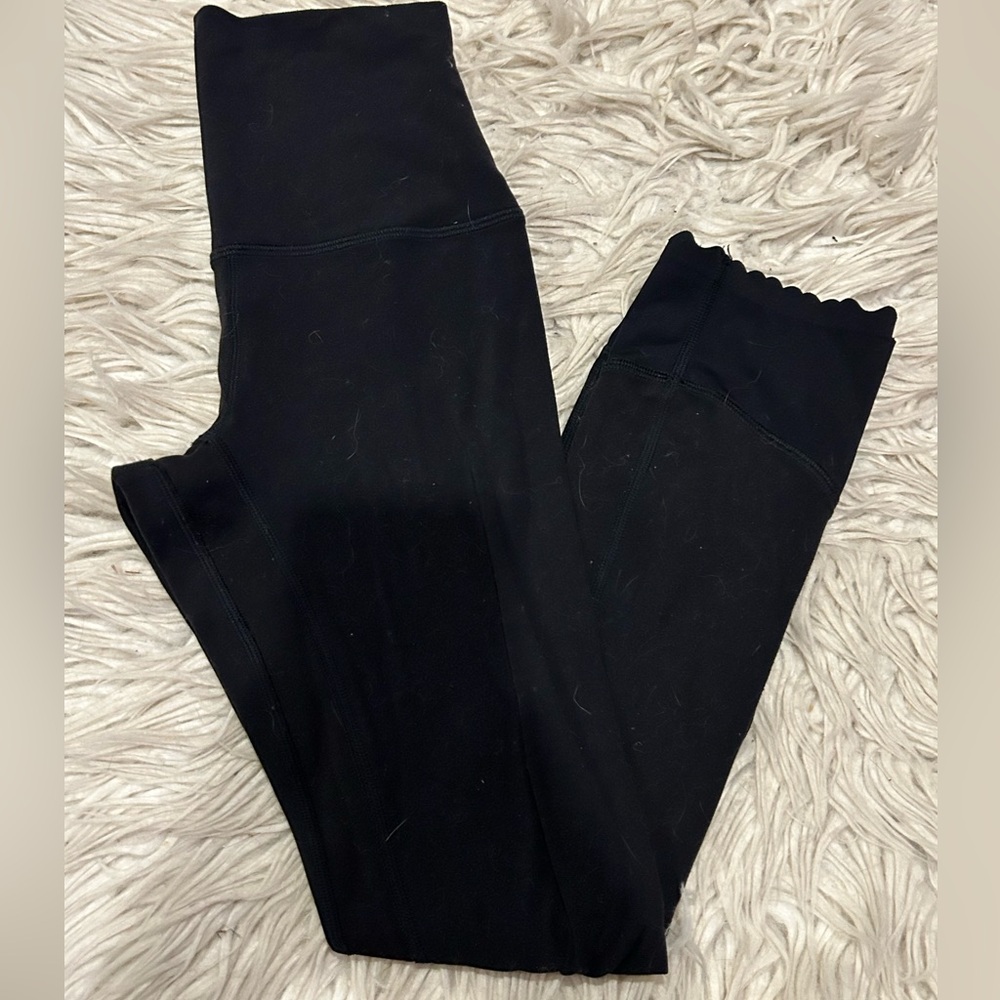 Lululemon Scalloped Bottom Black Leggings (0) EUC